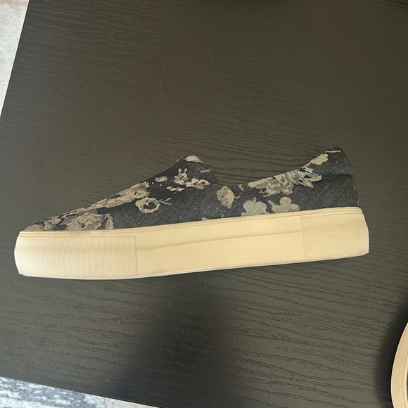 J Slides NYC Women's 8.5 Slip On Denim Casual floral print denim. - Picture 11 of 13